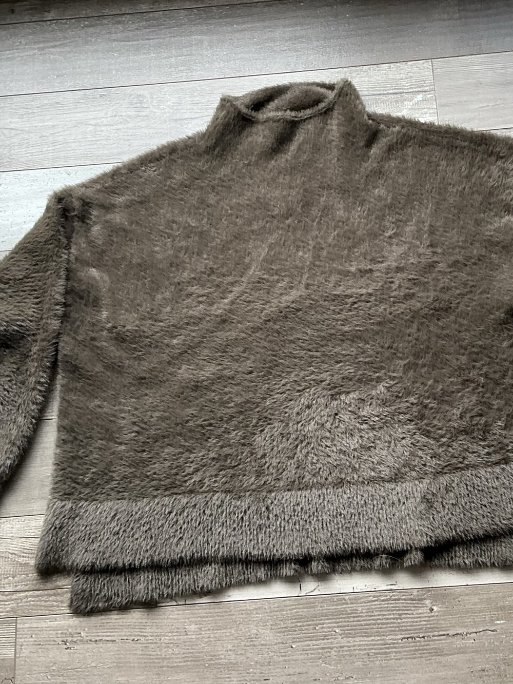 en THREAD Fuzzy mock neck Sweater L